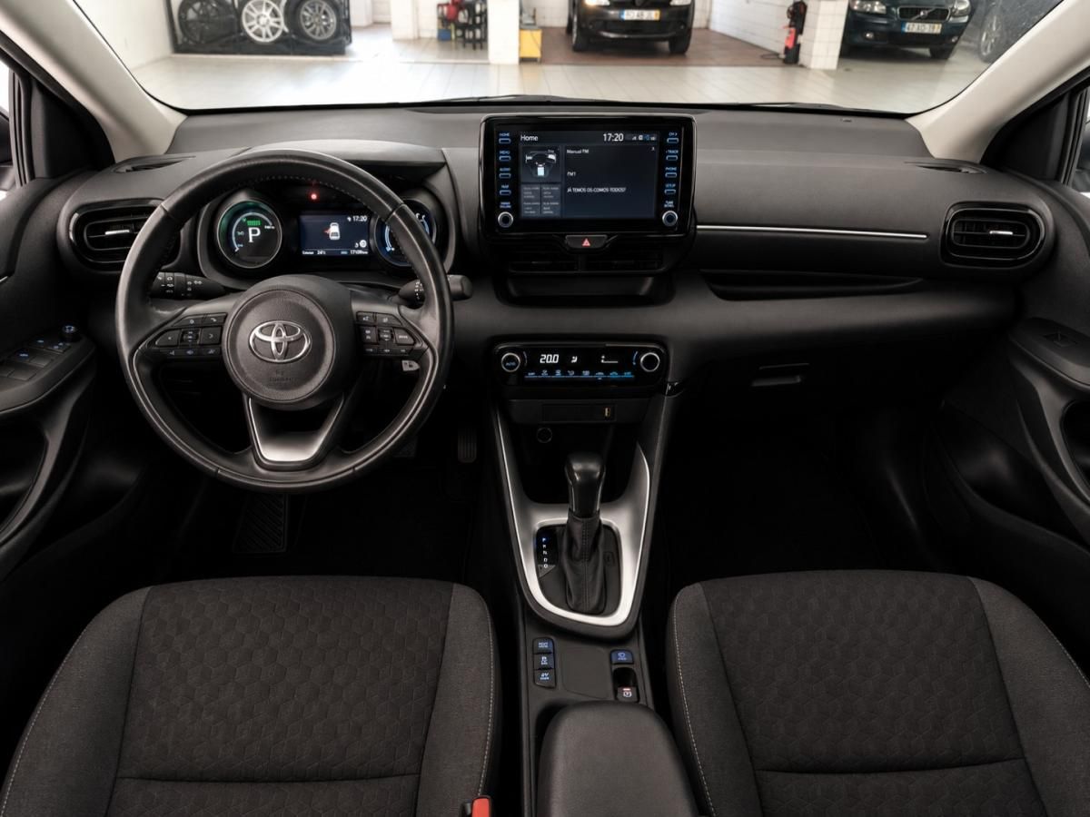 toyota-yaris-2023-hibrido-1490cc