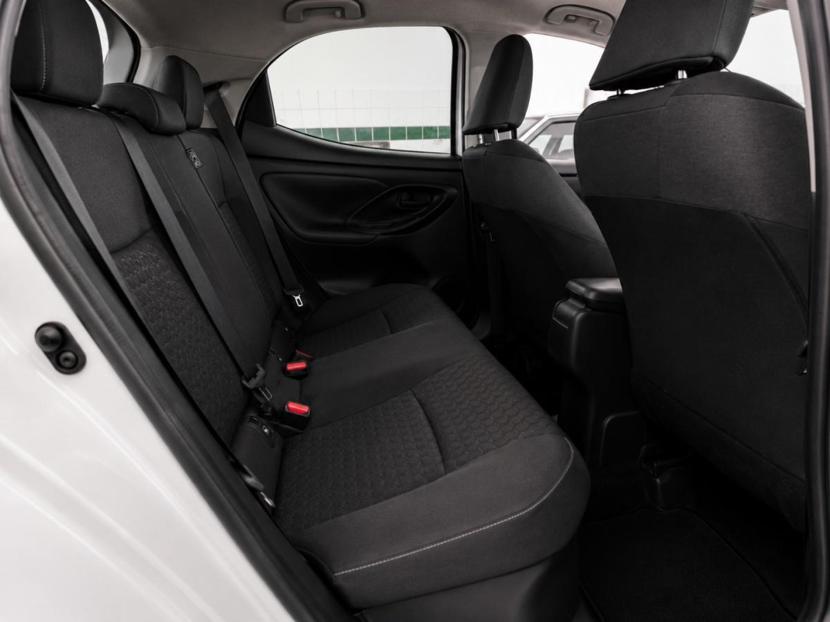 toyota-yaris-2023-hibrido-1490cc