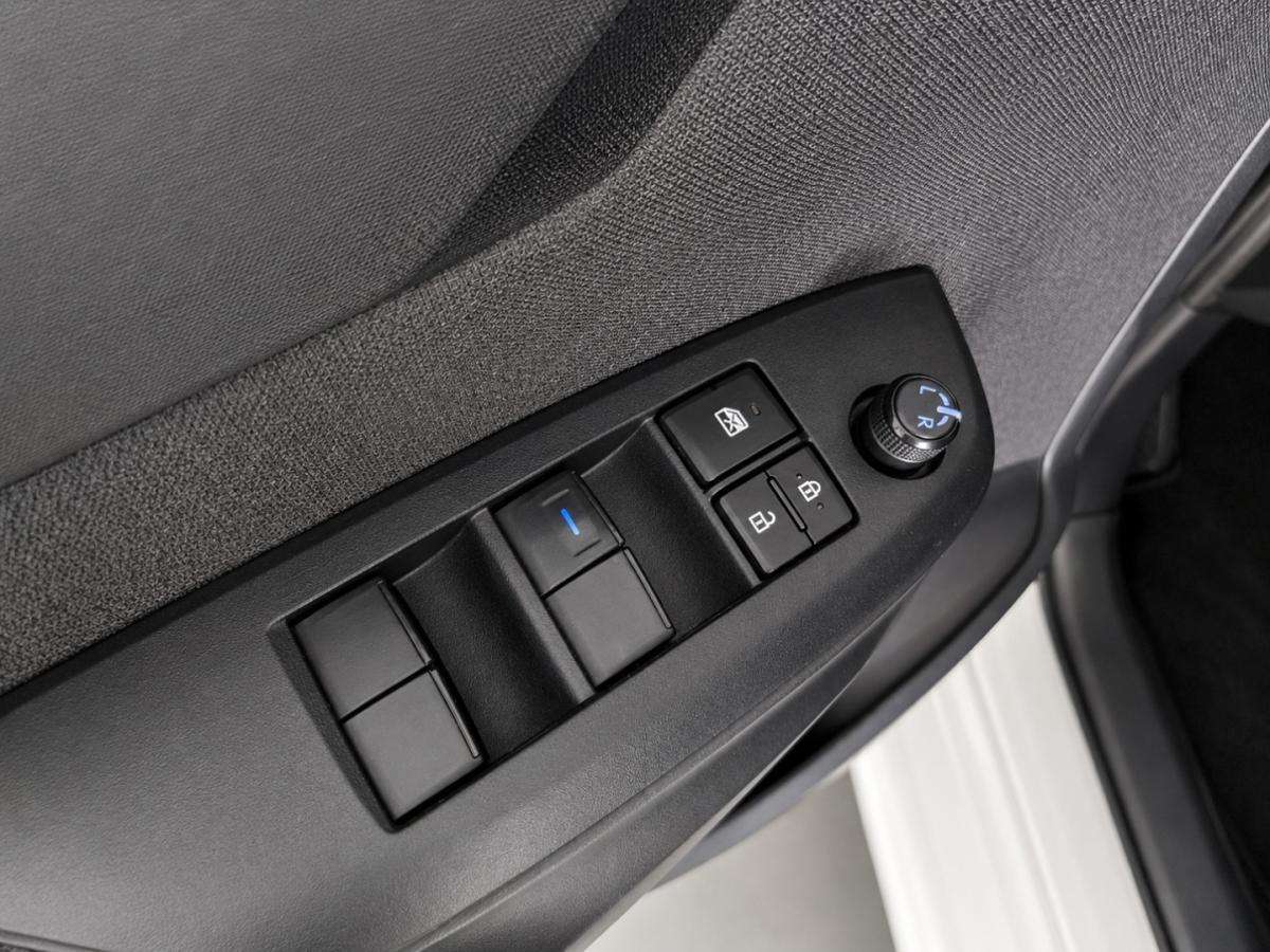 toyota-yaris-2023-hibrido-1490cc