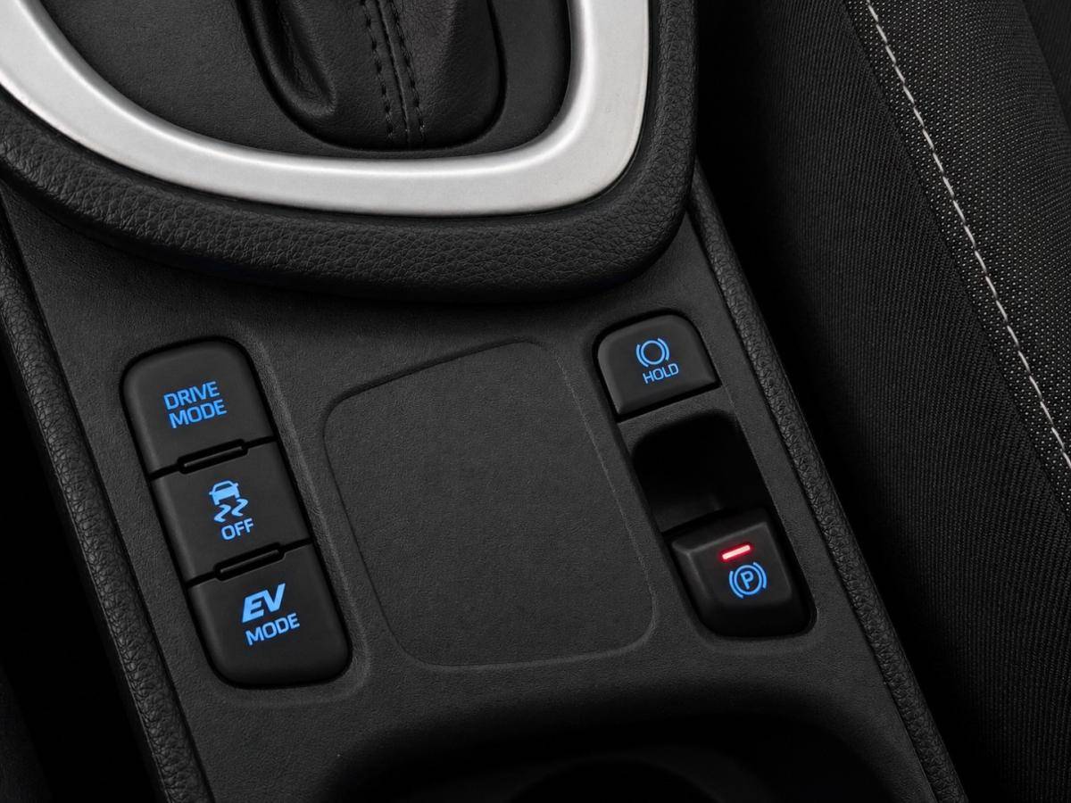 toyota-yaris-2023-hibrido-1490cc