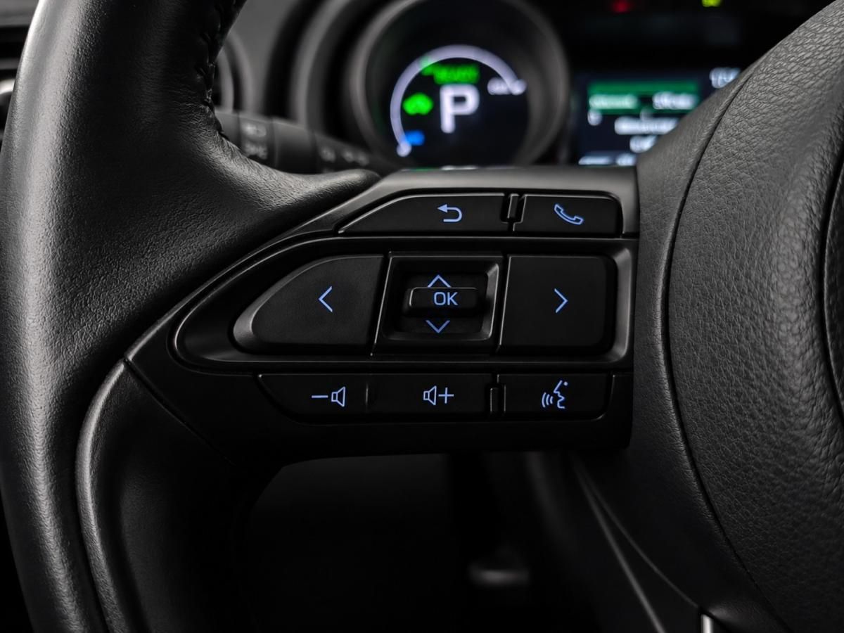 toyota-yaris-2023-hibrido-1490cc
