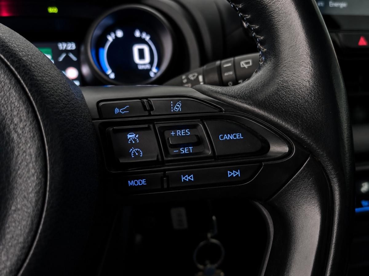 toyota-yaris-2023-hibrido-1490cc