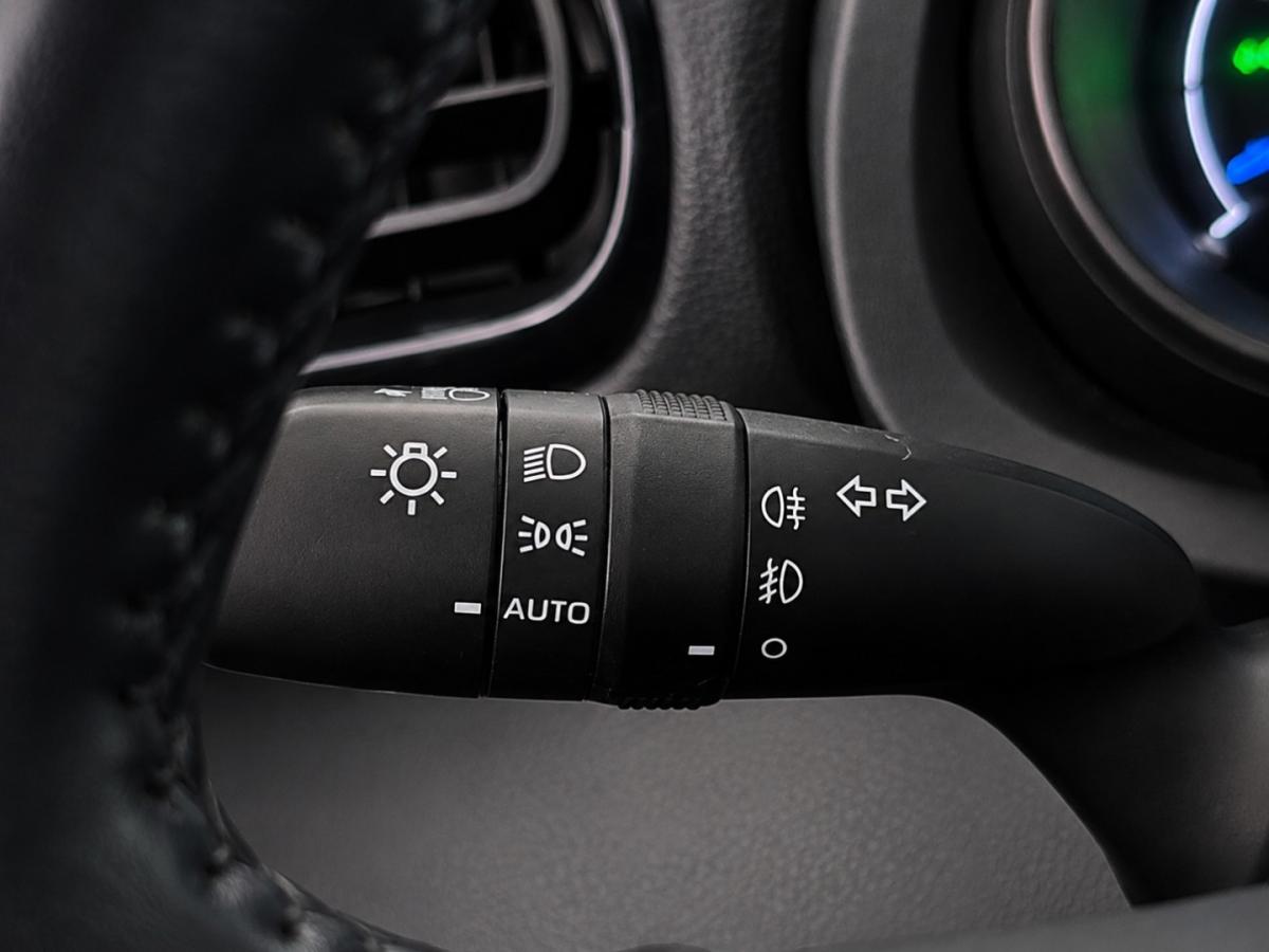toyota-yaris-2023-hibrido-1490cc