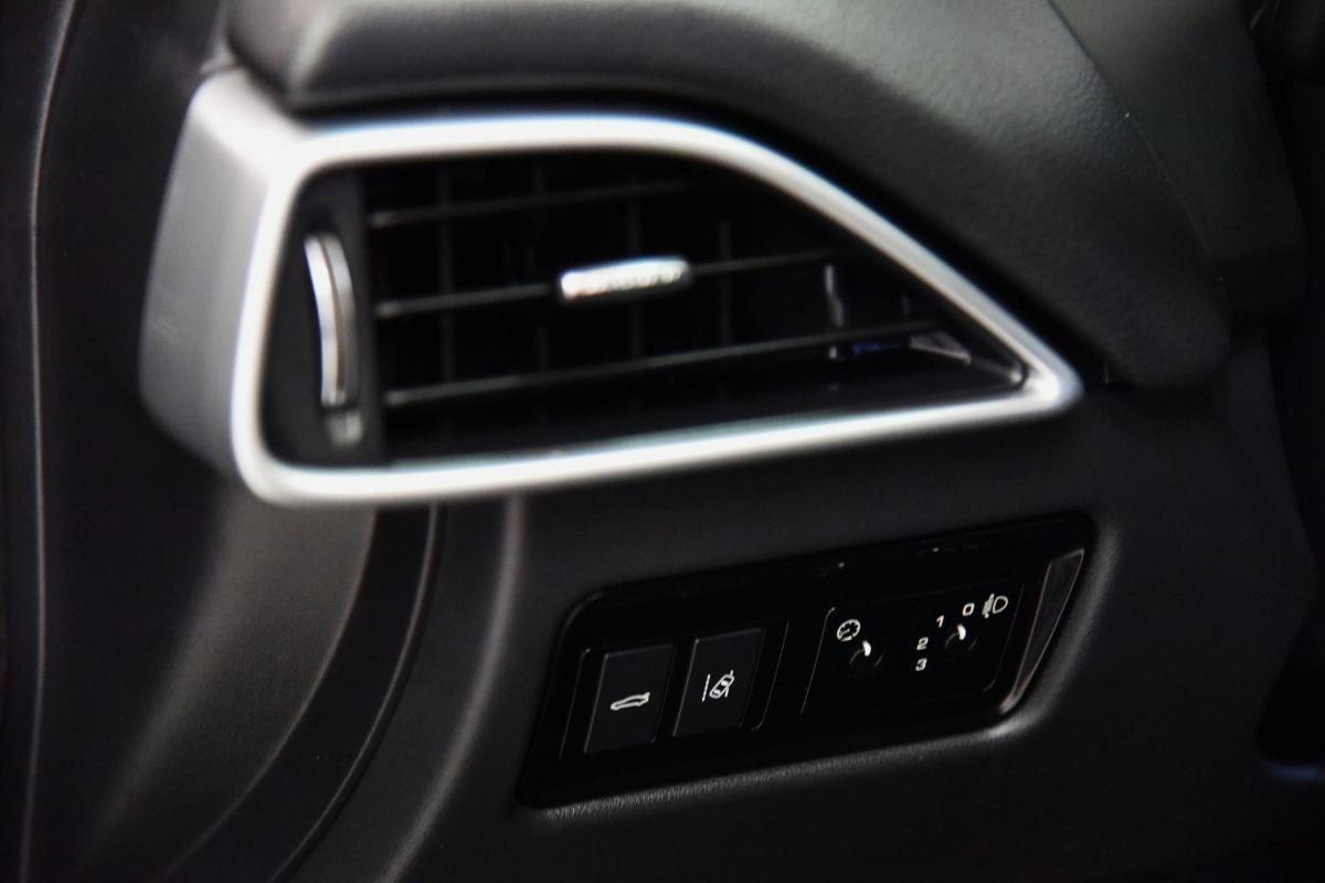 jaguar-xe-2016-diesel-1999cc