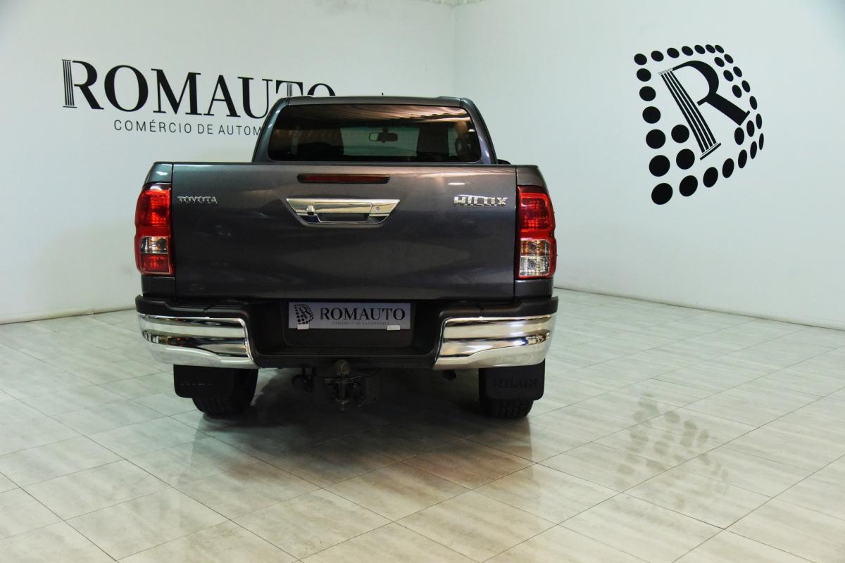 toyota-hilux-2021-diesel-2393cc