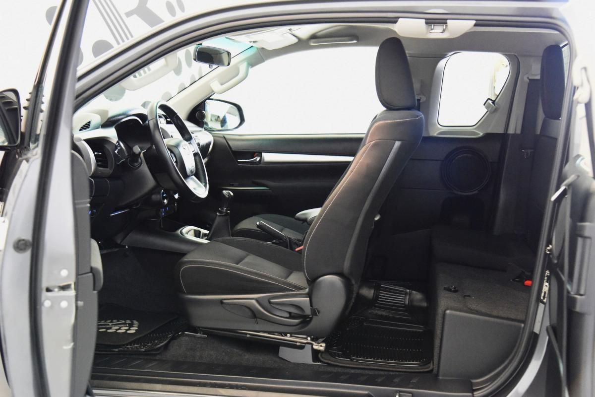 toyota-hilux-2021-diesel-2393cc