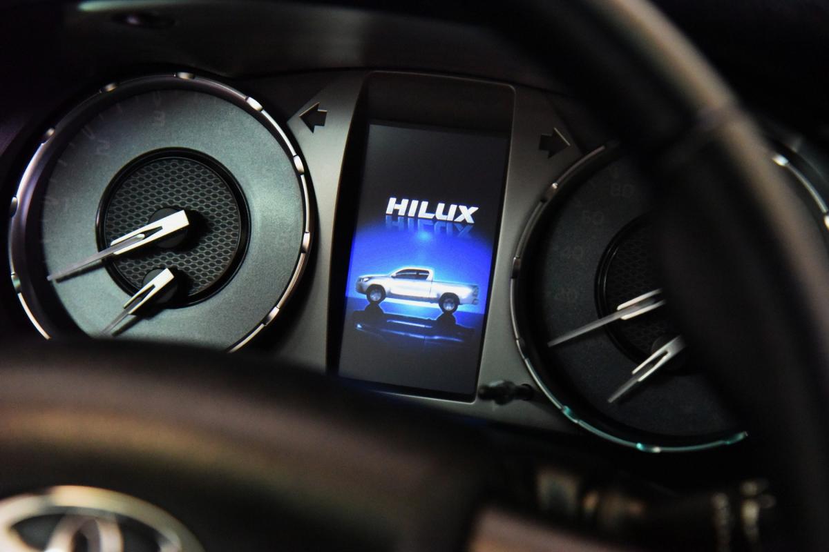 toyota-hilux-2021-diesel-2393cc