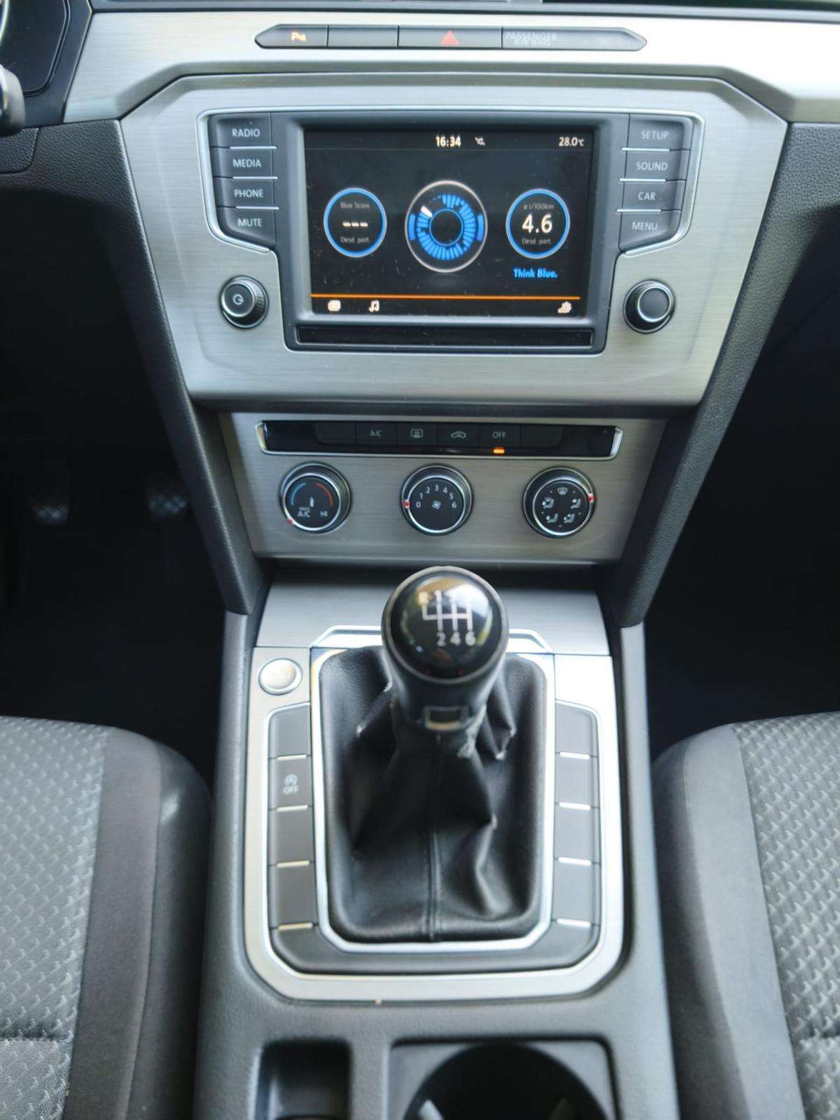 volkswagen-passat-variant-2015-diesel-1598cc