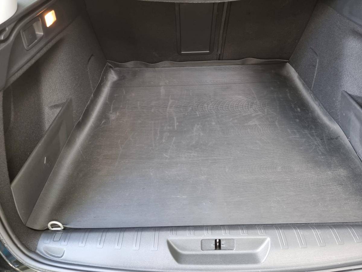 peugeot-308-sw-2017-diesel-1560cc