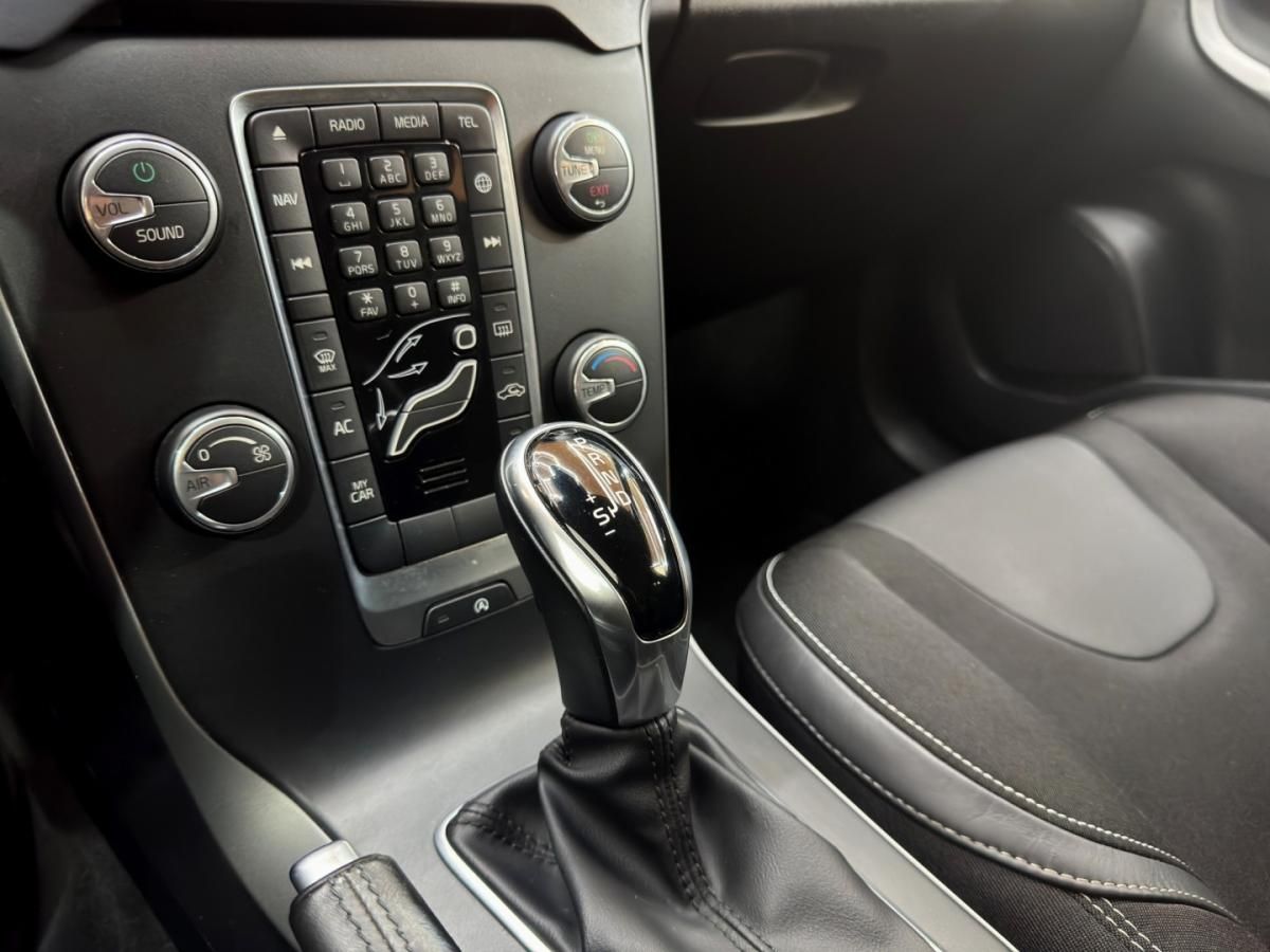 volvo-v40-2019-gasolina-1498cc