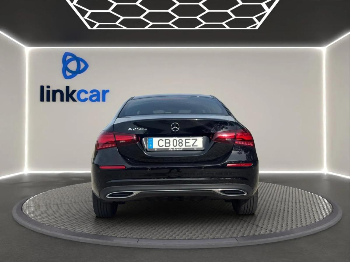 mercedes-benz-classe-a-2024-hibrido-1332cc