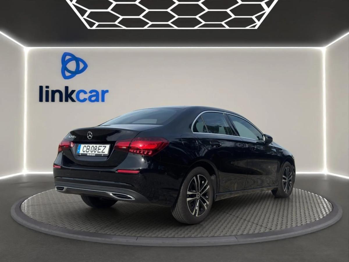 mercedes-benz-classe-a-2024-hibrido-1332cc