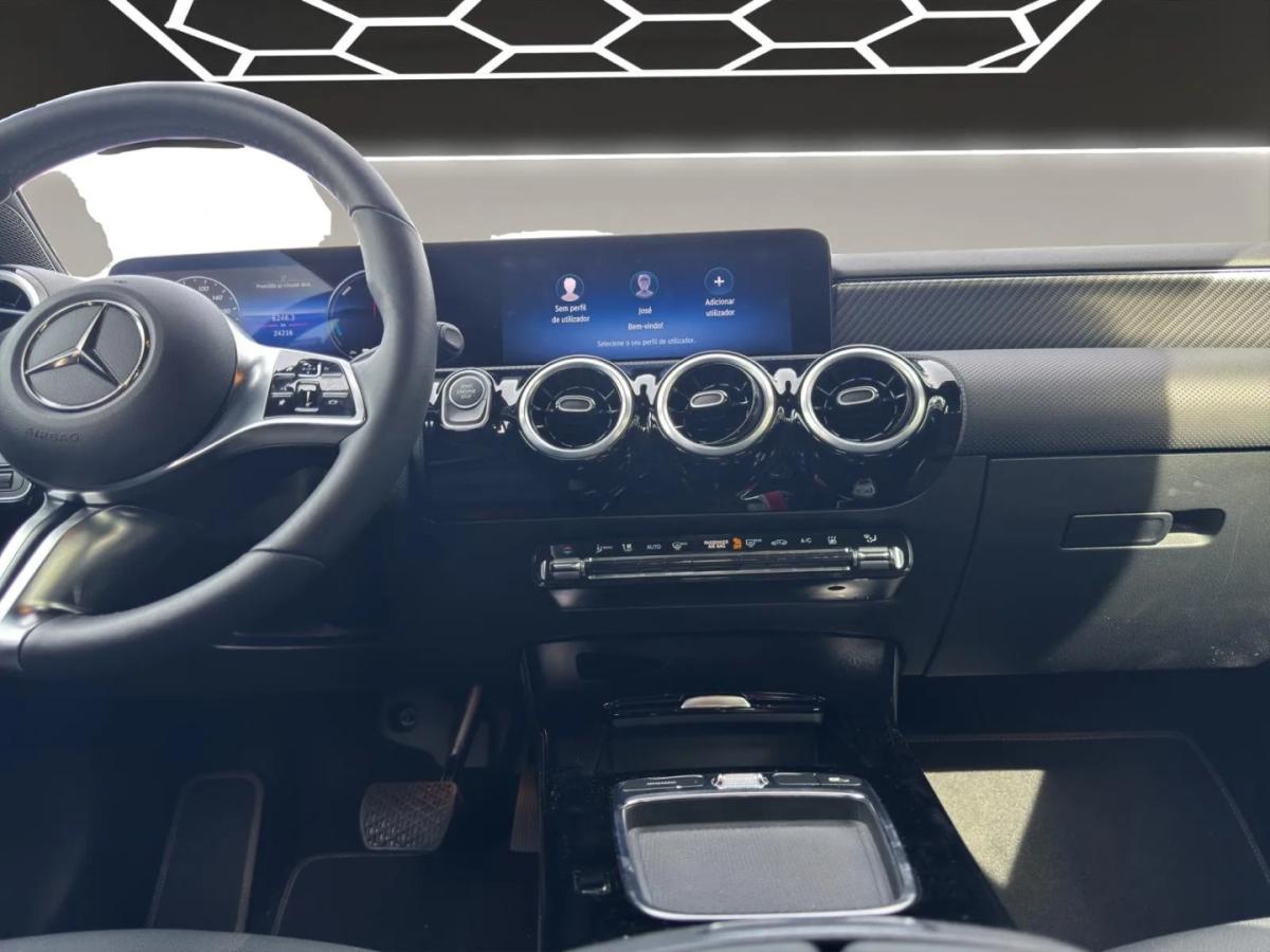 mercedes-benz-classe-a-2024-hibrido-1332cc