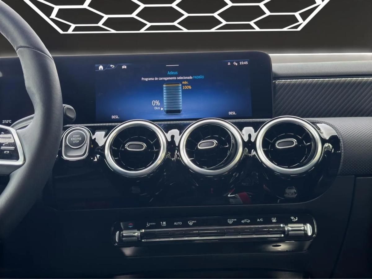 mercedes-benz-classe-a-2024-hibrido-1332cc