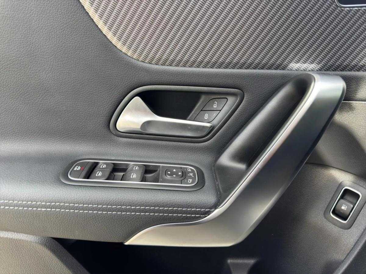 mercedes-benz-classe-a-2024-hibrido-1332cc