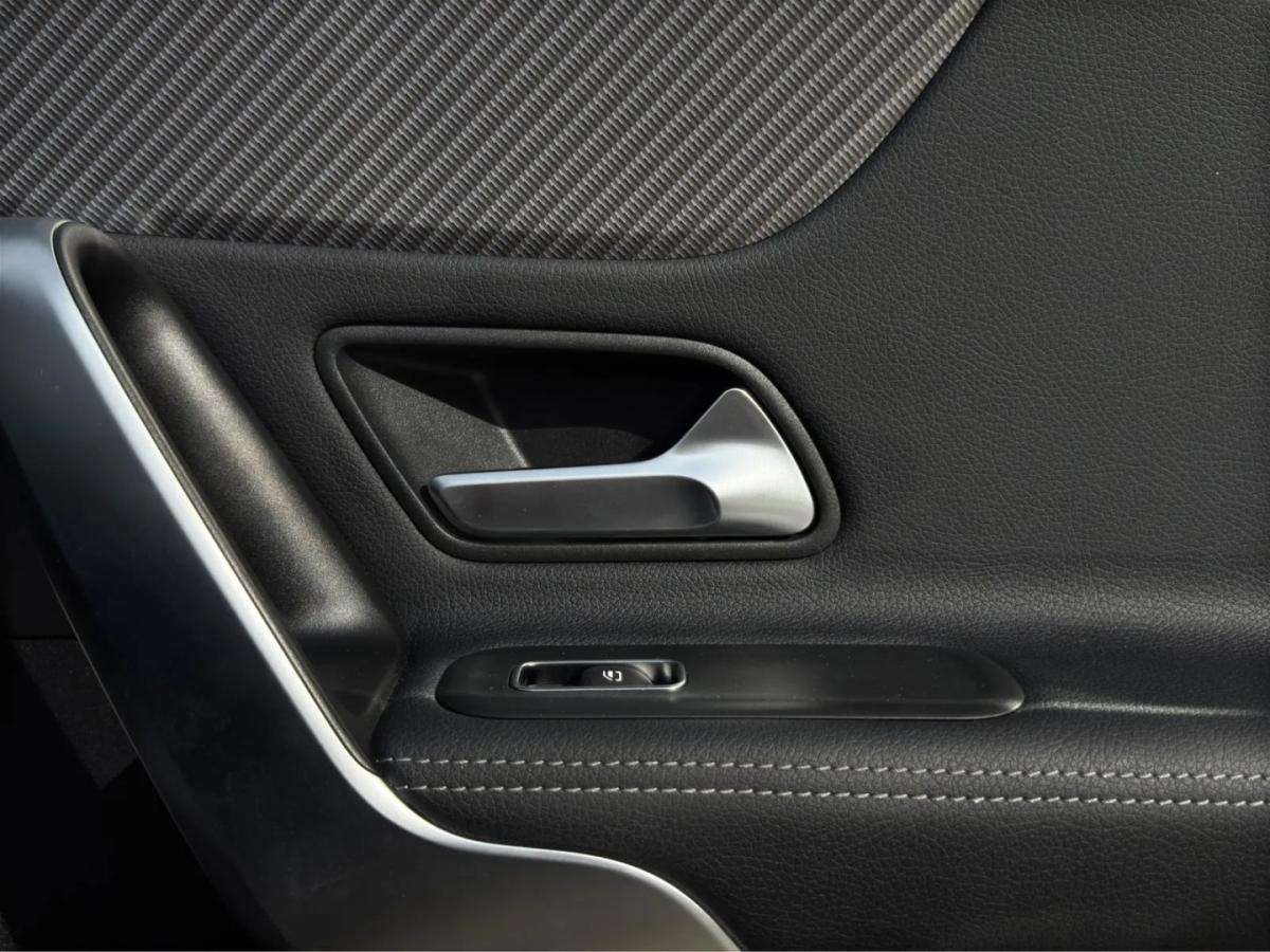 mercedes-benz-classe-a-2024-hibrido-1332cc