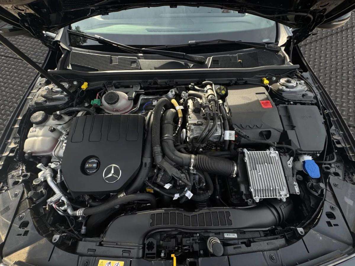 mercedes-benz-classe-a-2024-hibrido-1332cc