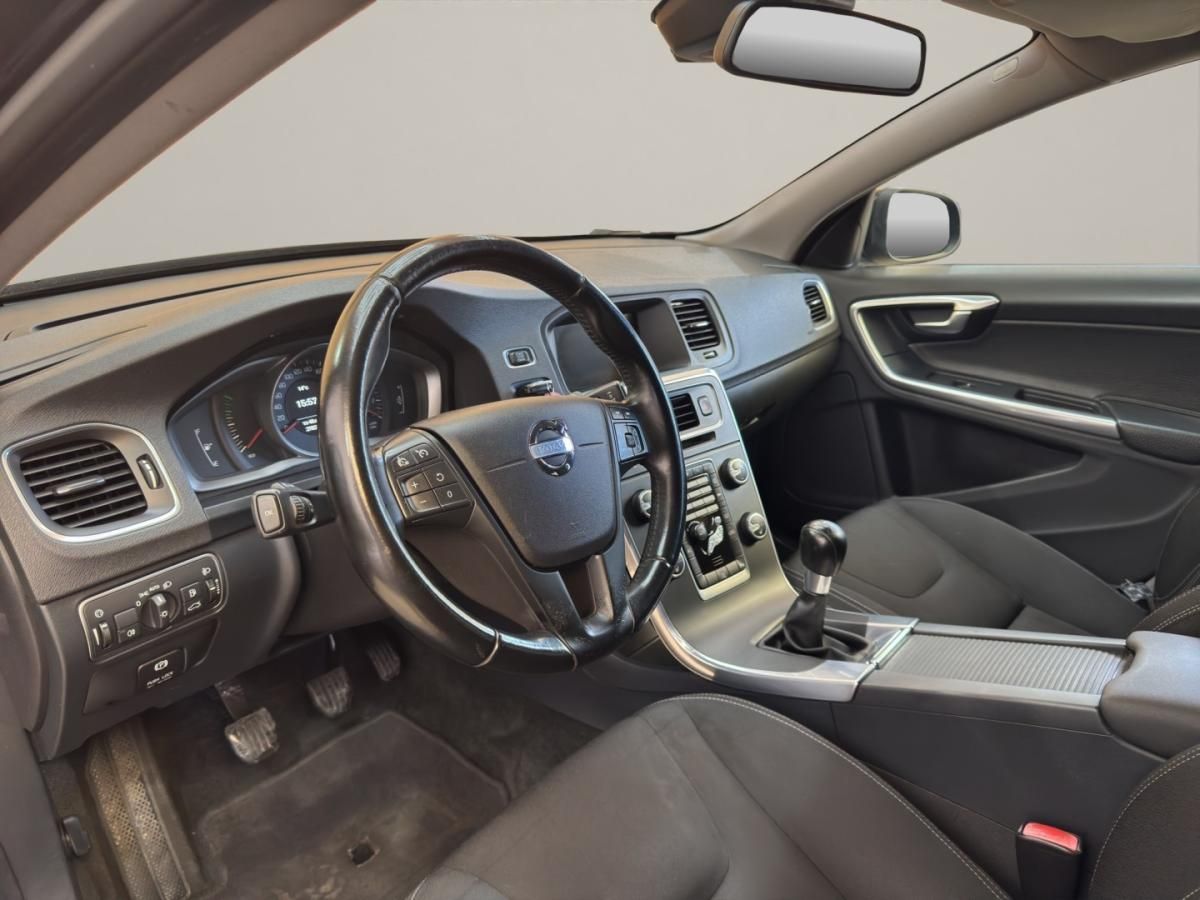 volvo-v60-2014-diesel-1560cc