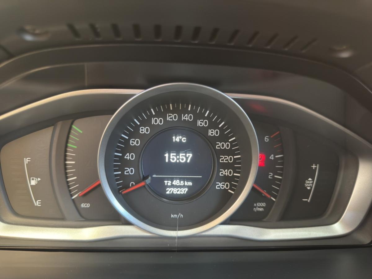 volvo-v60-2014-diesel-1560cc