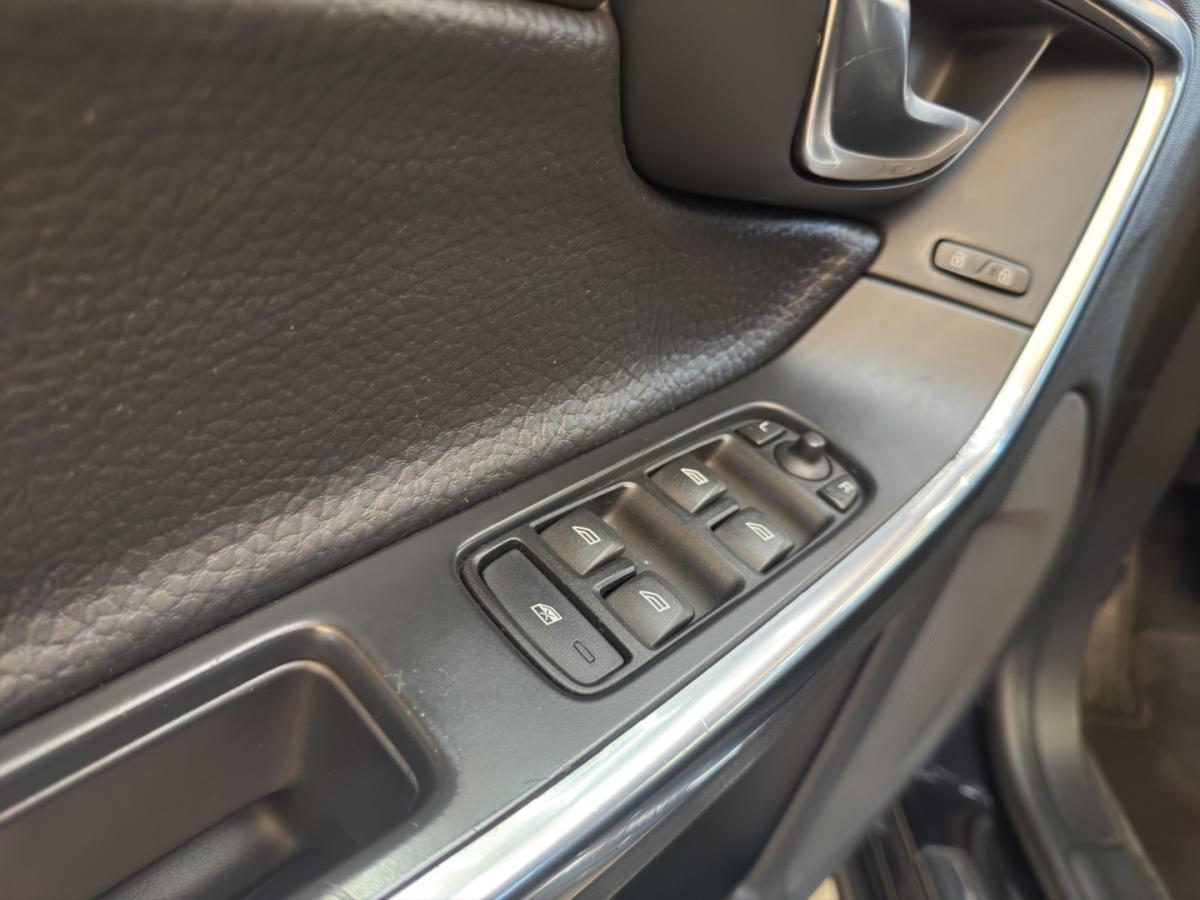 volvo-v60-2014-diesel-1560cc