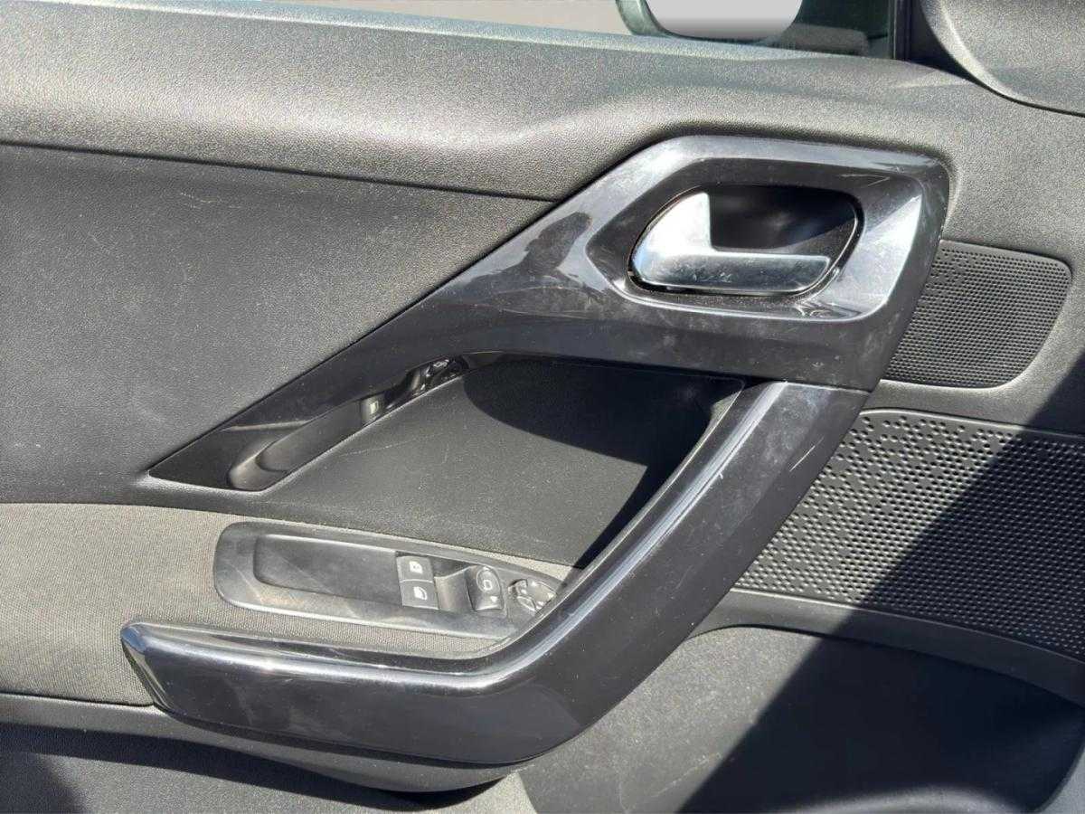 peugeot-208-2013-gasolina-999cc