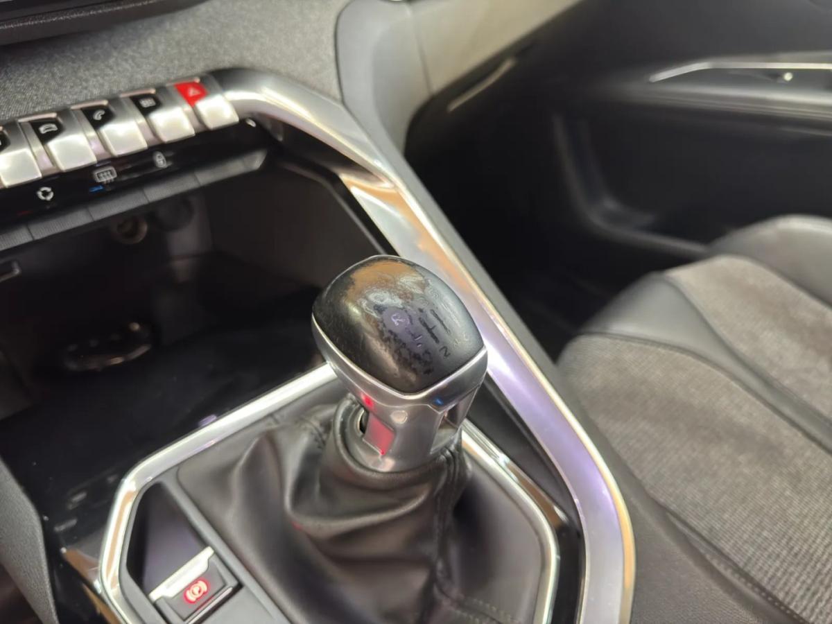 peugeot-5008-2021-gasolina-1199cc