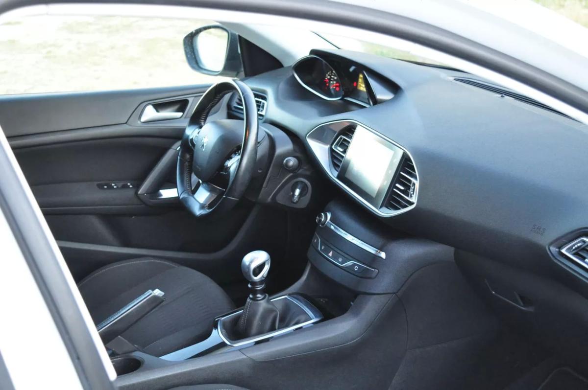 peugeot-308-sw-2017-gasolina-1199cc