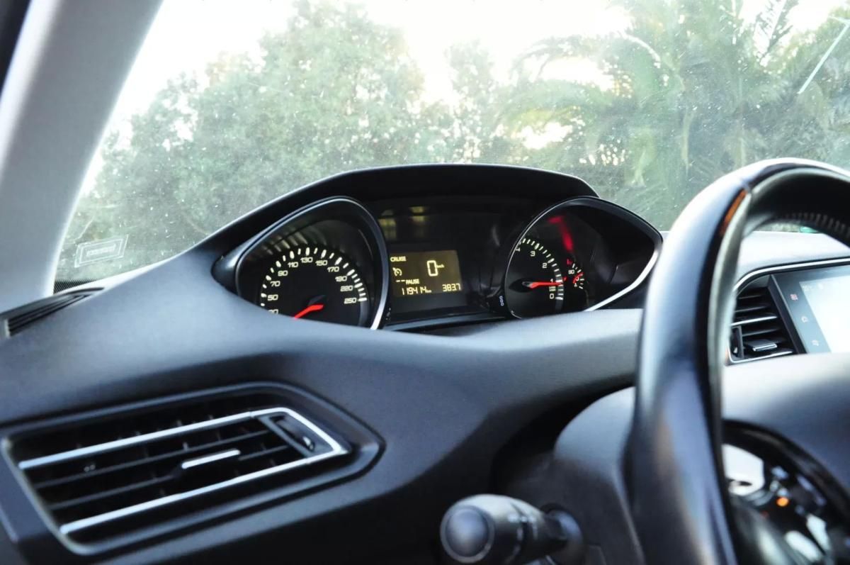 peugeot-308-sw-2017-gasolina-1199cc