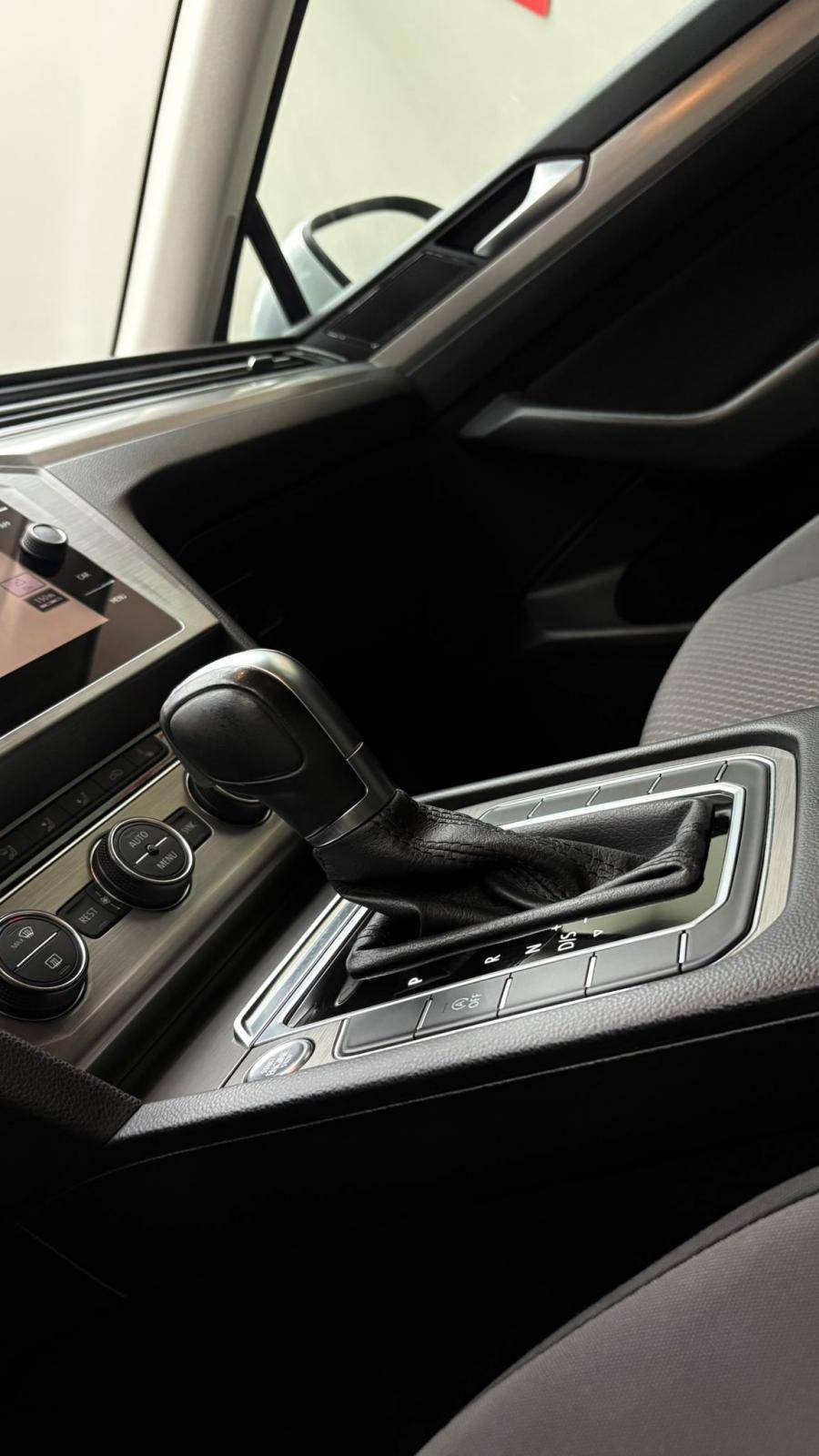 volkswagen-passat-variant-2018-diesel-1598cc