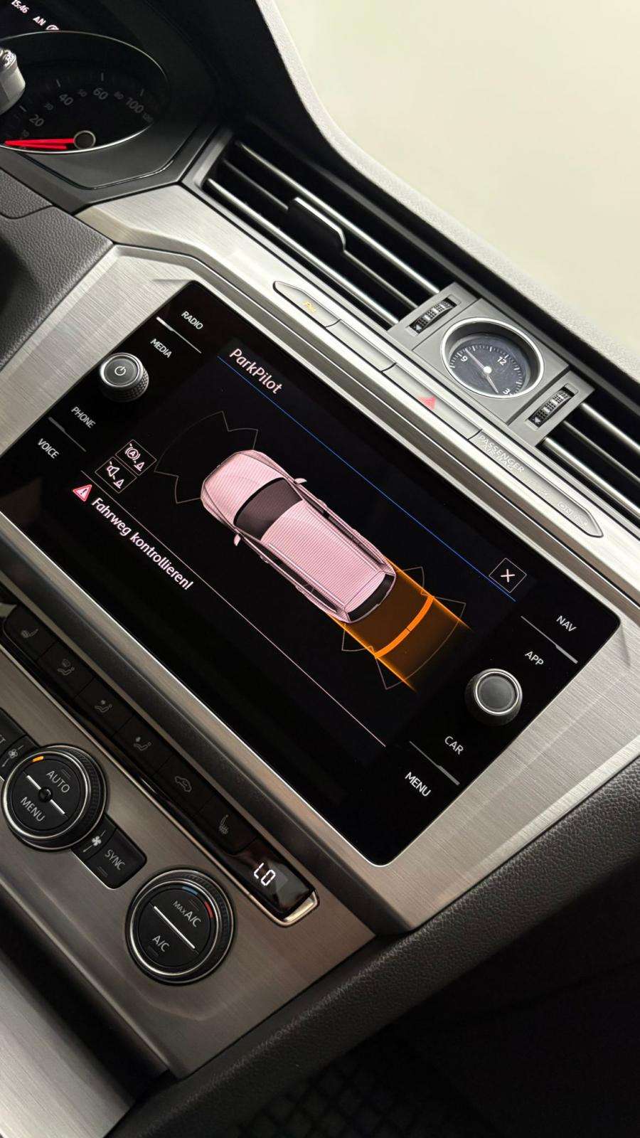 volkswagen-passat-variant-2018-diesel-1598cc