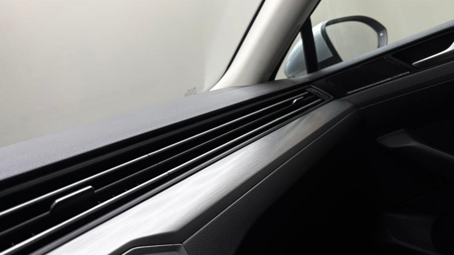 volkswagen-passat-variant-2018-diesel-1598cc