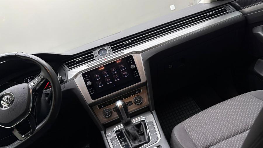 volkswagen-passat-variant-2018-diesel-1598cc