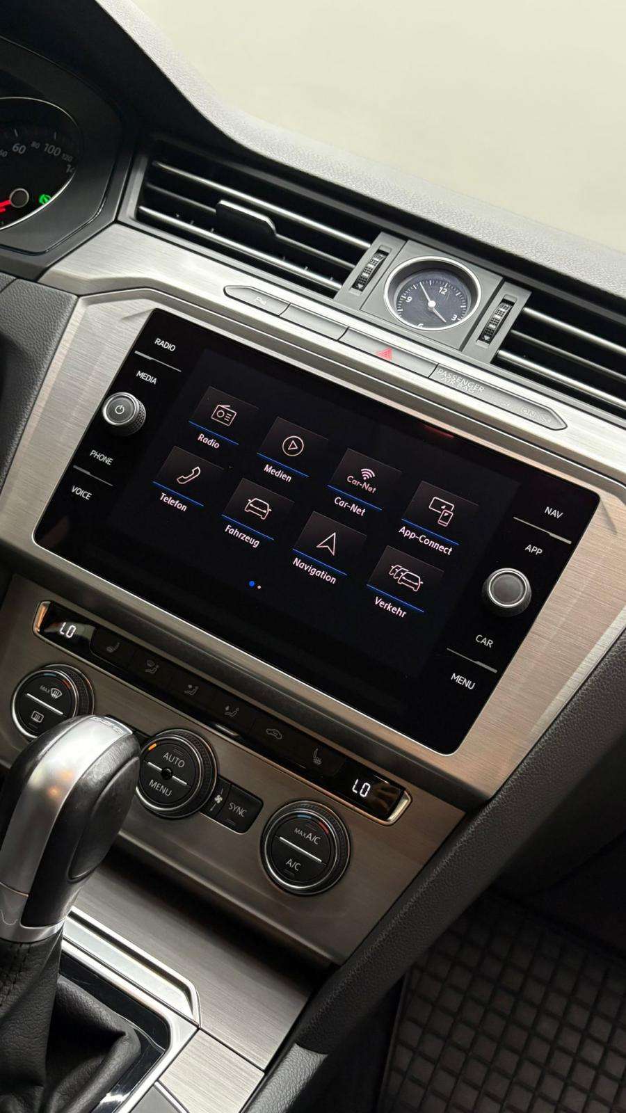 volkswagen-passat-variant-2018-diesel-1598cc