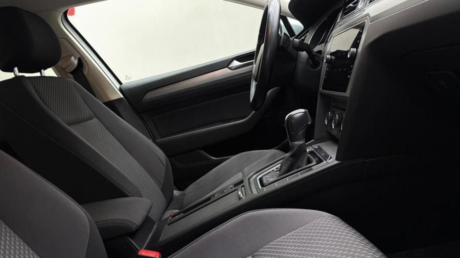 volkswagen-passat-variant-2018-diesel-1598cc