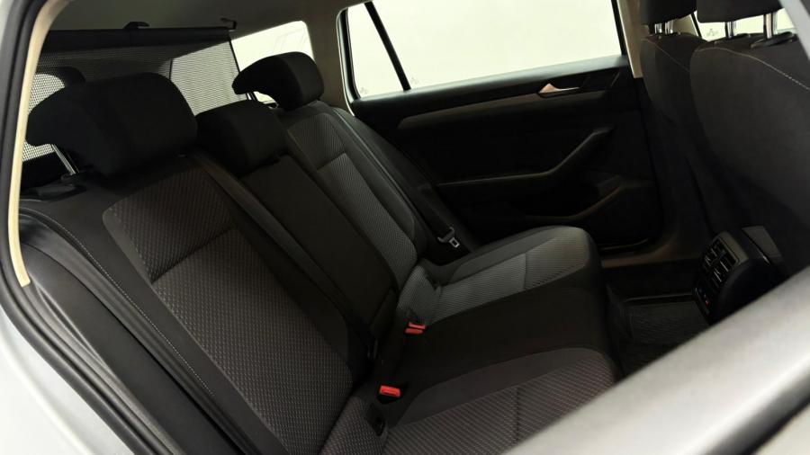 volkswagen-passat-variant-2018-diesel-1598cc