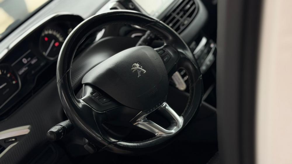 peugeot-208-2018-diesel-1560cc