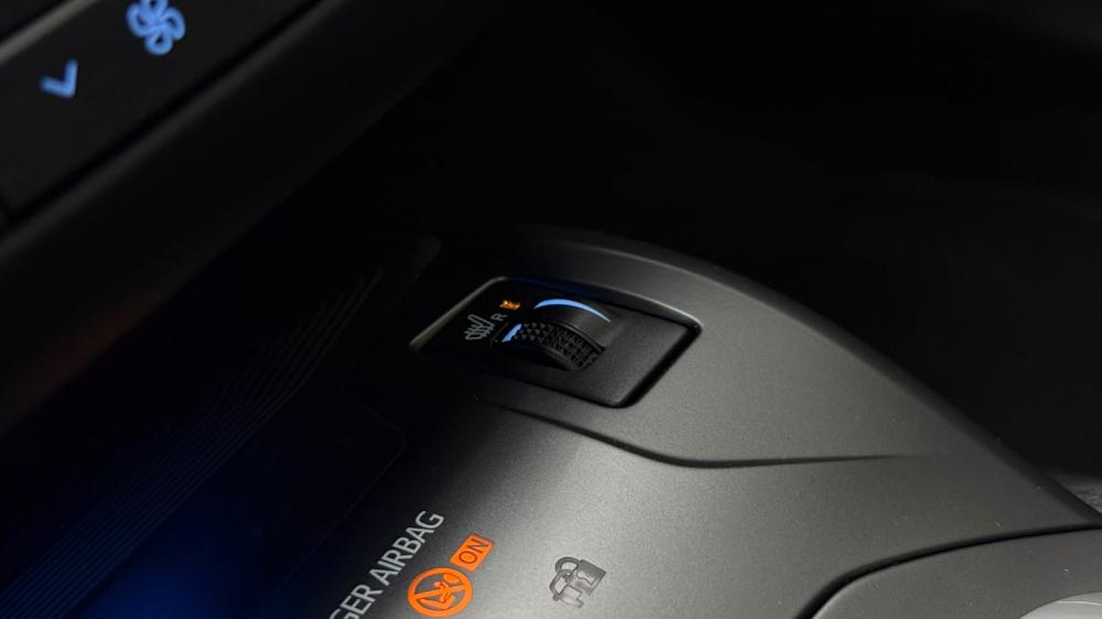 toyota-auris-touring-sports-2017-diesel-1995cc