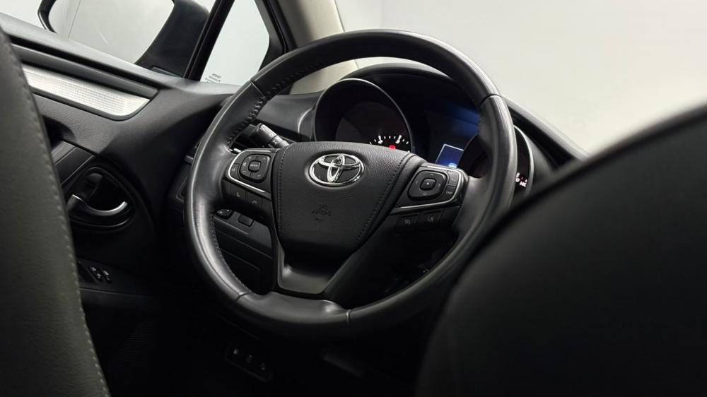 toyota-auris-touring-sports-2017-diesel-1995cc