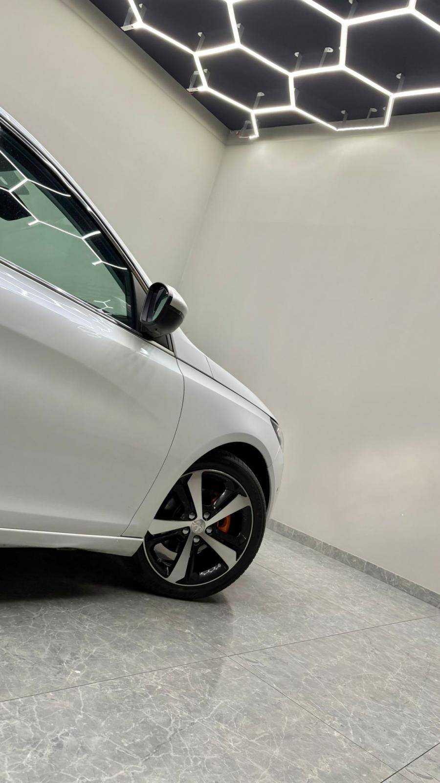 peugeot-308-sw-2015-diesel-1560cc