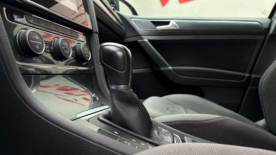 volkswagen-golf-variant-2017-diesel-1598cc
