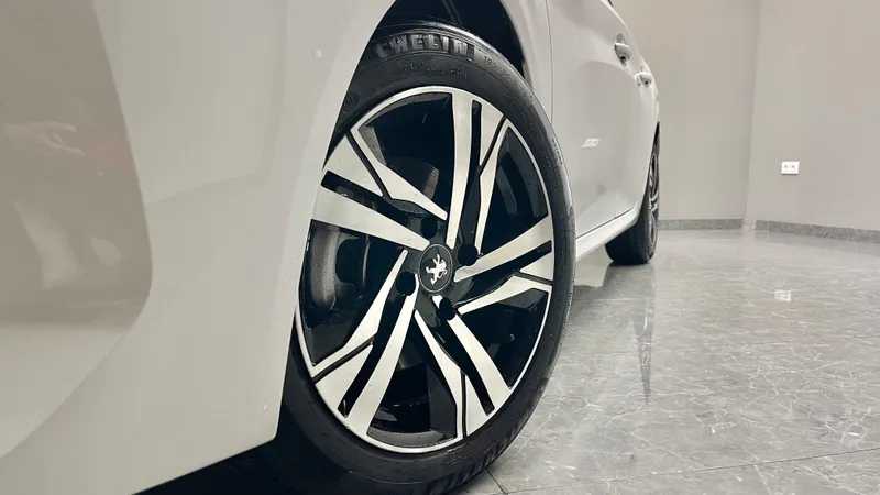 peugeot-208-2023-gasolina-1199cc
