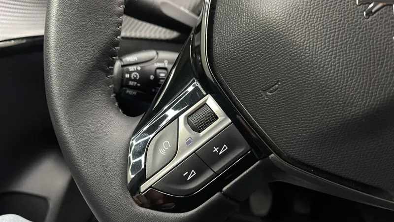 peugeot-208-2023-gasolina-1199cc