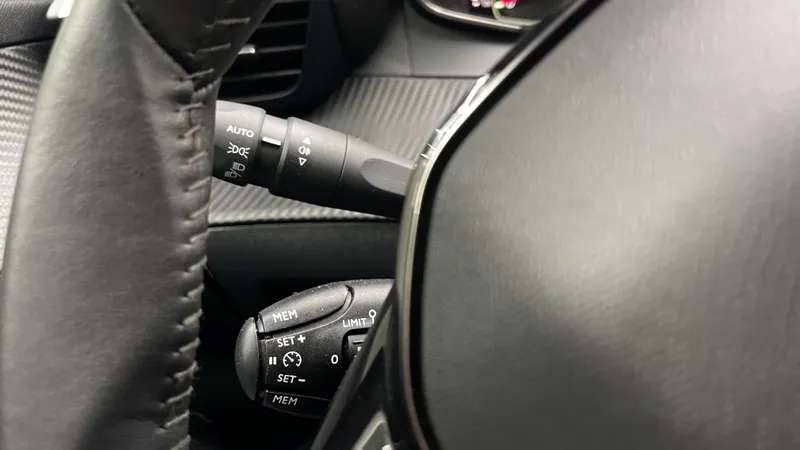 peugeot-208-2023-gasolina-1199cc