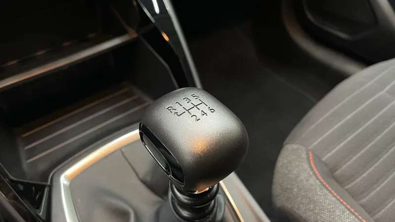 peugeot-208-2023-gasolina-1199cc