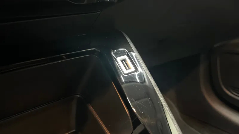 peugeot-208-2023-gasolina-1199cc