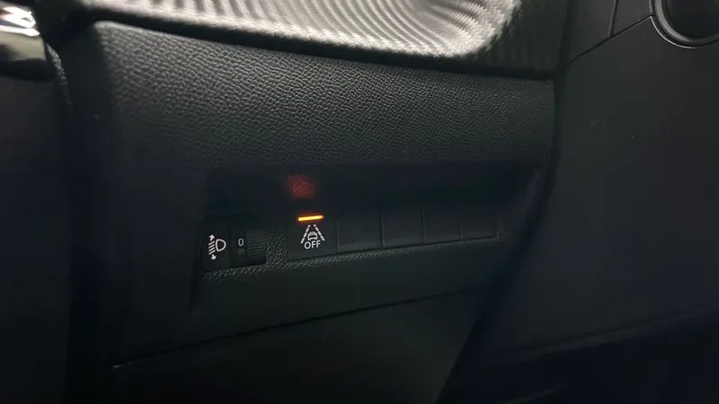 peugeot-208-2023-gasolina-1199cc