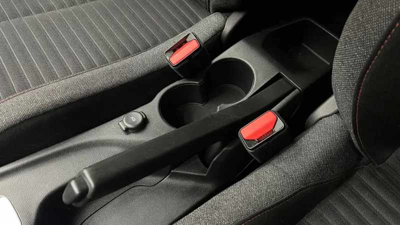 peugeot-208-2023-gasolina-1199cc