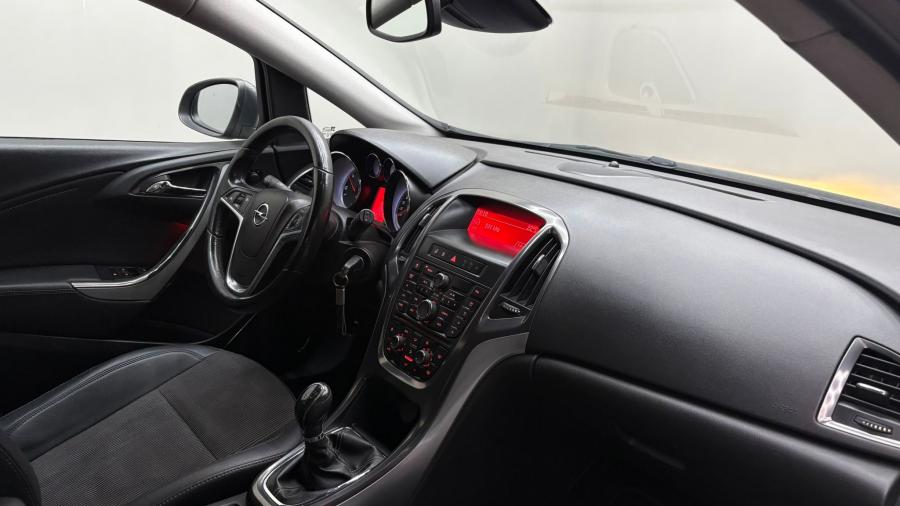 opel-astra-sport-tourer-2012-diesel-1248cc