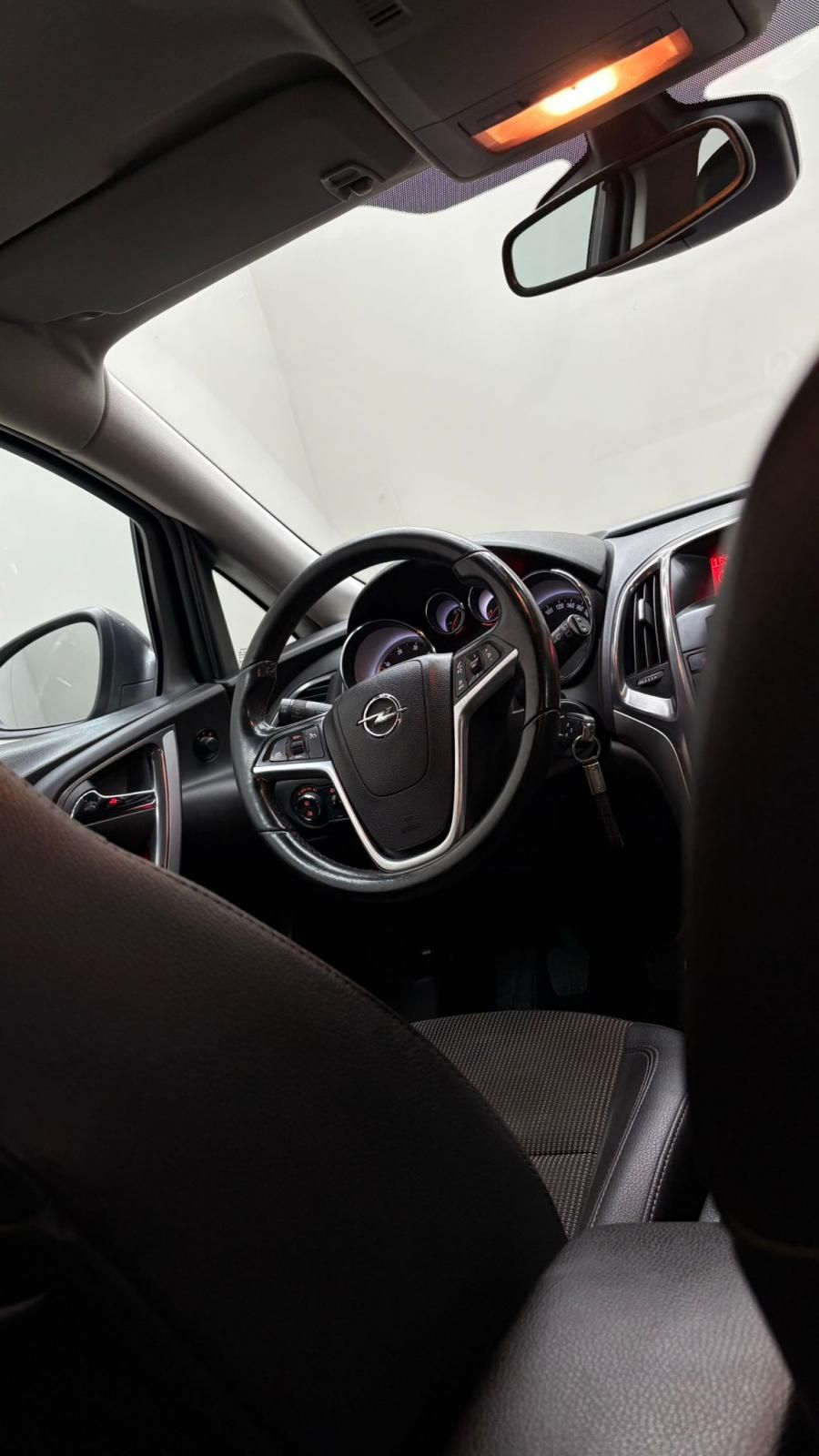 opel-astra-sport-tourer-2012-diesel-1248cc