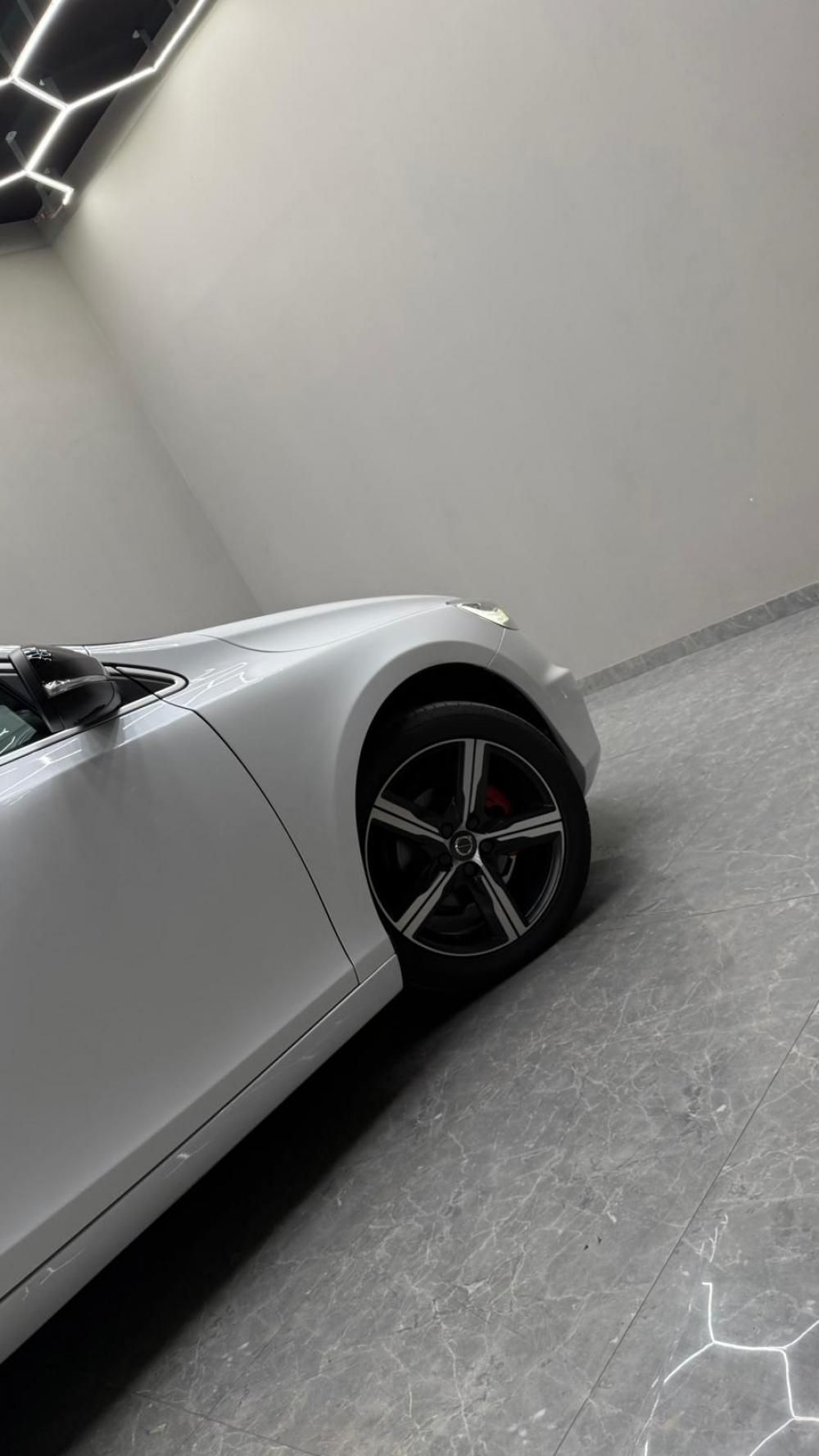 volvo-v40-2017-diesel-1969cc